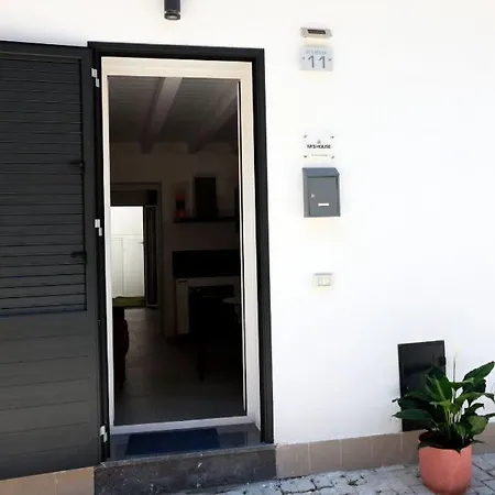 Ivi's House Holiday home *